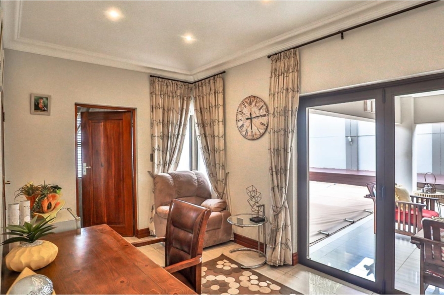6 Bedroom Property for Sale in Birdwood Estate North West